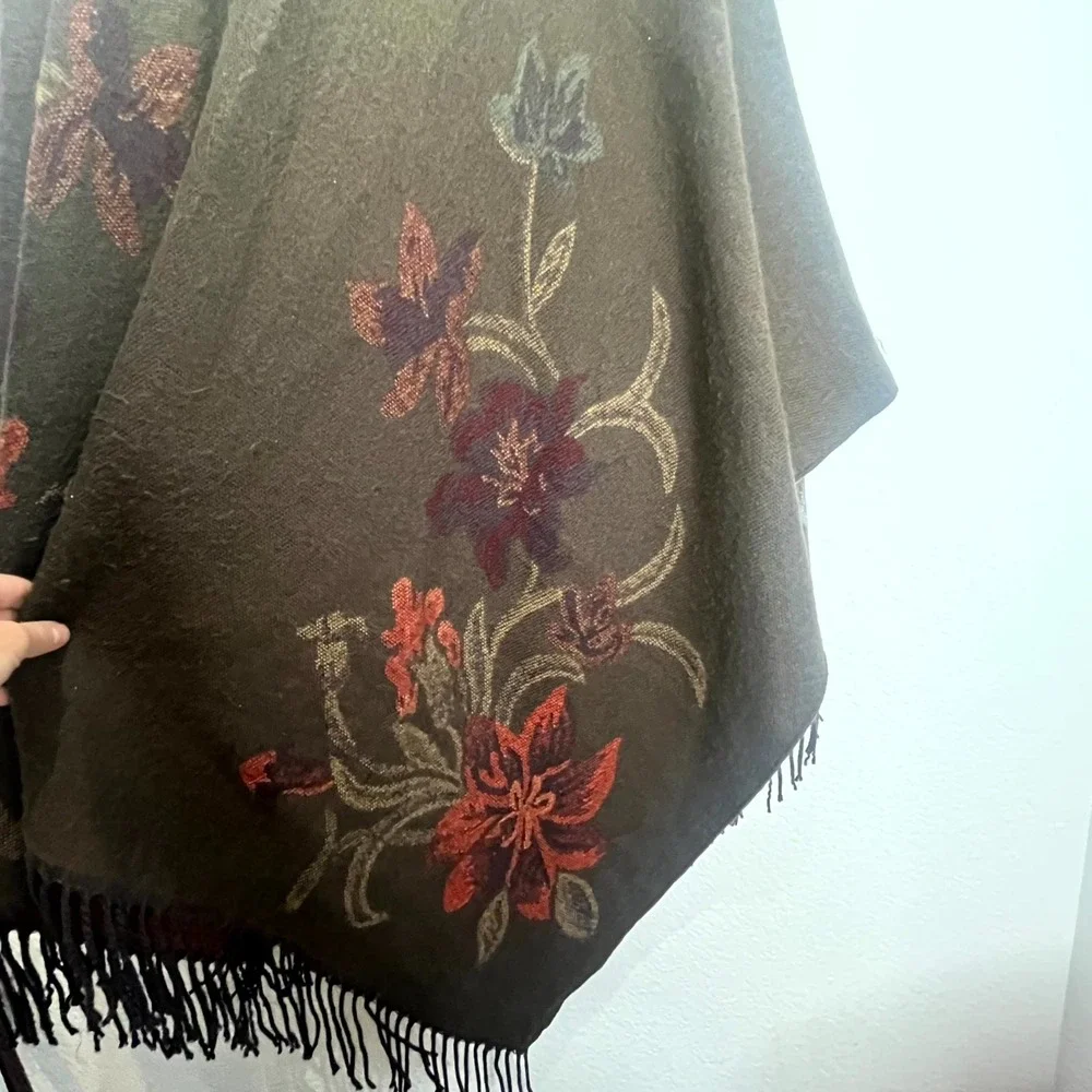 Indigo Soul Poncho Shawl Womens Brown Floral Acrylic Fringe Hem‎ Open Front Wrap